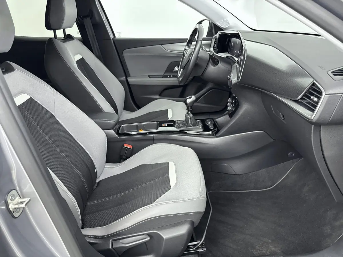 100pk Elegance | Navigatie | Camera | Lichtmetalen velgen | Climate control |