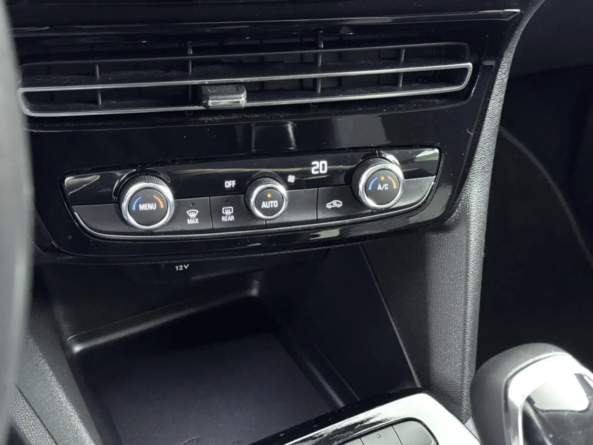 100pk Elegance | Navigatie | Camera | Lichtmetalen velgen | Climate control |