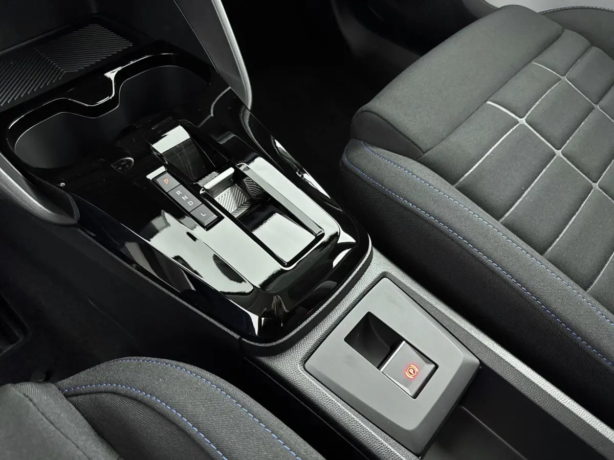 1.2 Hybrid 110pk Plus | Voorraad deal! | Comfort stoelen | Apple CarPlay/Android Auto | Cruise control |