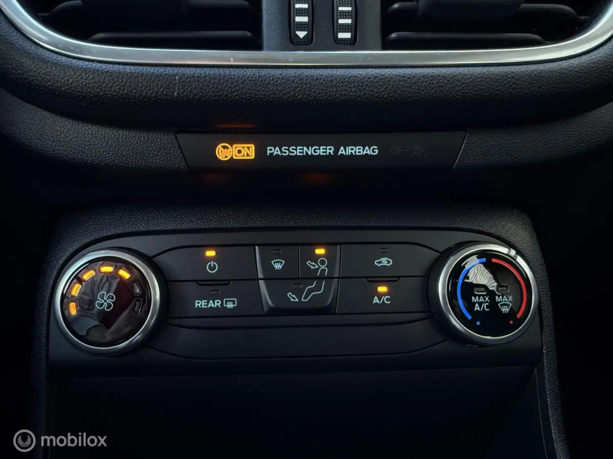 1.0 EcoBoost Connected | Carplay | Airco | Cruise | DAB | Parkeersensor | Isofix | LED | Lichtmetalen velgen