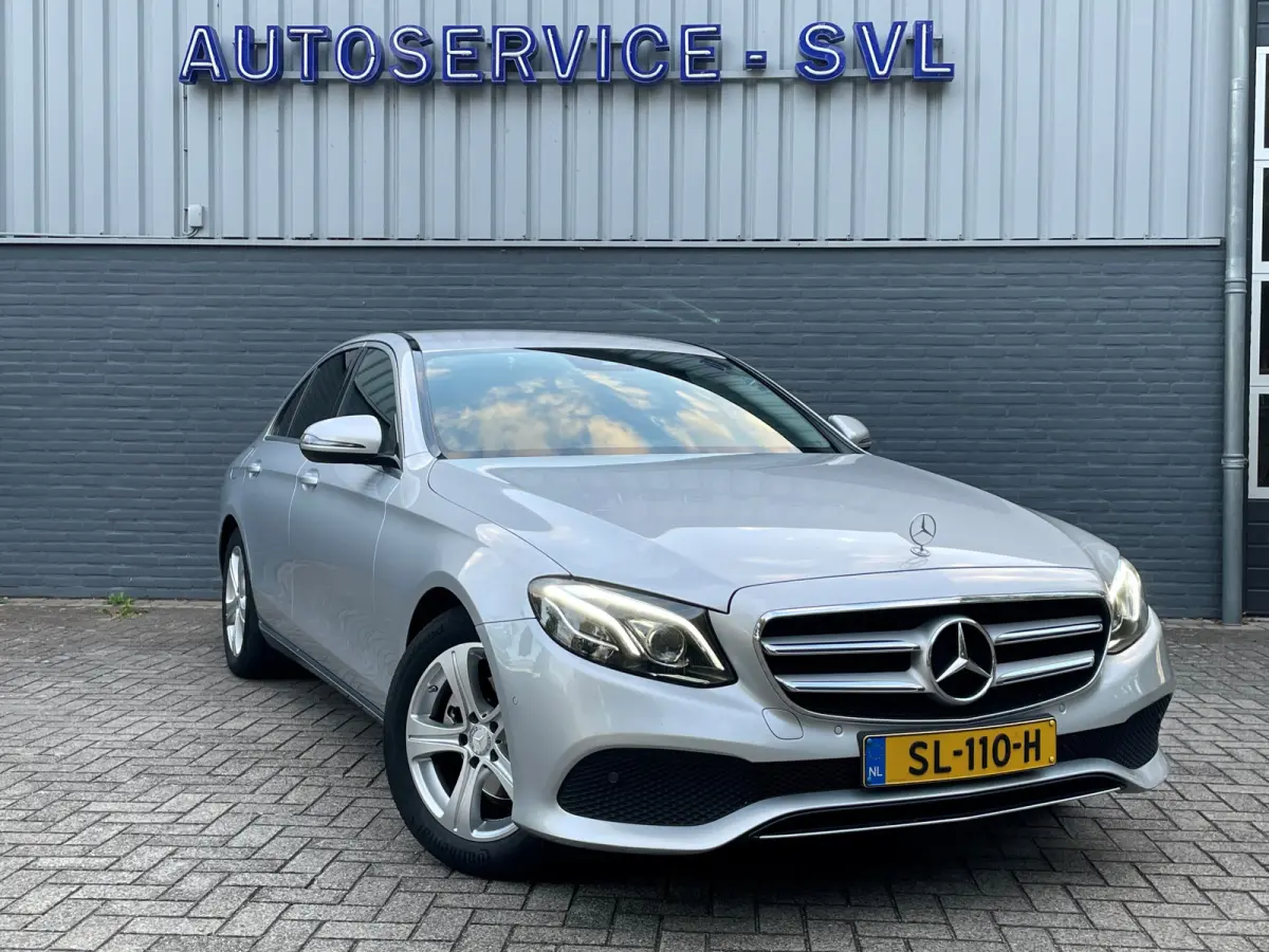 200 Sedan, Trekhaak - Dodehoekassistent - achteruitrijcamera