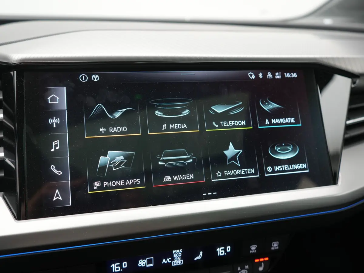 40 Advanced edition 77 kWh 204pk Dealer O.H | SOH 96.6% | Panodak | Adaptive Cruise | Matrix LED | Camera | Sportstoelen Verwarmd | Blis | Sfeerverlichting | Apple Carplay | DAB | Navigatie 