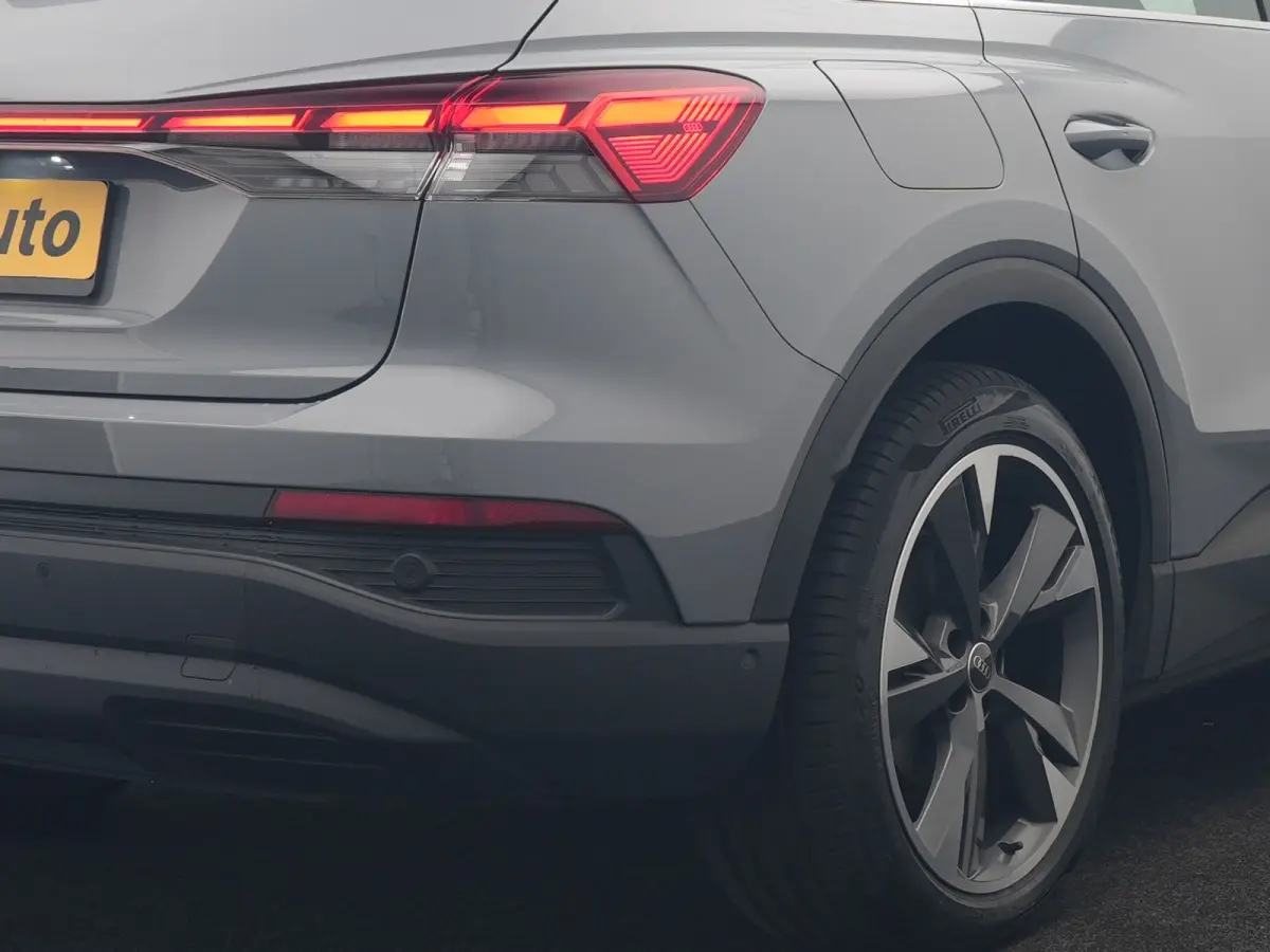 40 Advanced edition 77 kWh 204pk Dealer O.H | SOH 96.6% | Panodak | Adaptive Cruise | Matrix LED | Camera | Sportstoelen Verwarmd | Blis | Sfeerverlichting | Apple Carplay | DAB | Navigatie 