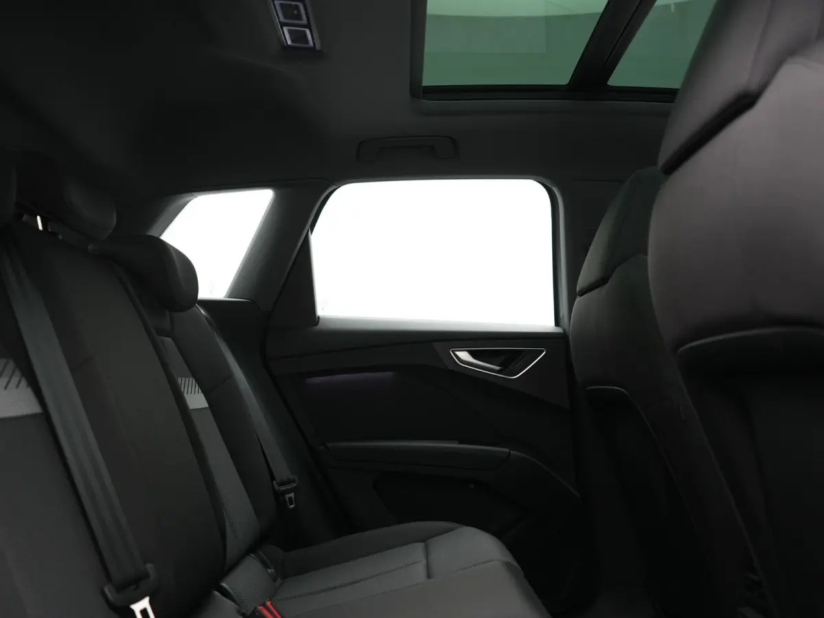 40 Advanced edition 77 kWh 204pk Dealer O.H | SOH 96.6% | Panodak | Adaptive Cruise | Matrix LED | Camera | Sportstoelen Verwarmd | Blis | Sfeerverlichting | Apple Carplay | DAB | Navigatie 