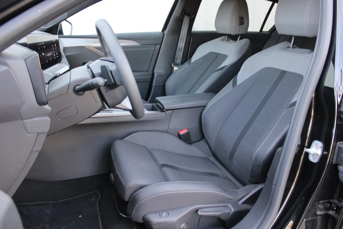 1.2 Turbo Hybrid GS / Navigatie / Camera / Parkeersensoren / Matrix LED / Stuur -en Stoelverwarmd / Dodehoek / Keyless /