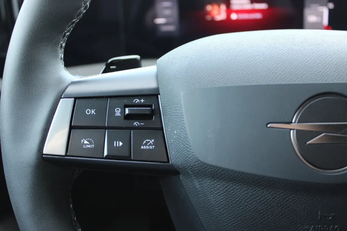 1.2 Turbo Hybrid GS / Navigatie / Camera / Parkeersensoren / Matrix LED / Stuur -en Stoelverwarmd / Dodehoek / Keyless /