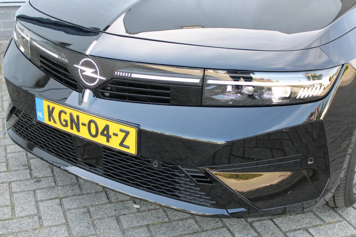 1.2 Turbo Hybrid GS / Navigatie / Camera / Parkeersensoren / Matrix LED / Stuur -en Stoelverwarmd / Dodehoek / Keyless /
