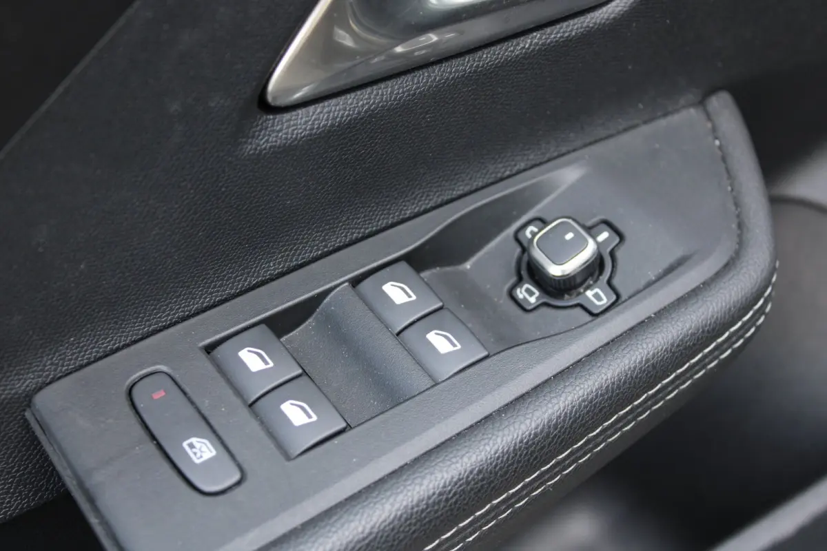 1.2 Turbo Hybrid GS / Navigatie / Camera / Parkeersensoren / Matrix LED / Stuur -en Stoelverwarmd / Dodehoek / Keyless /