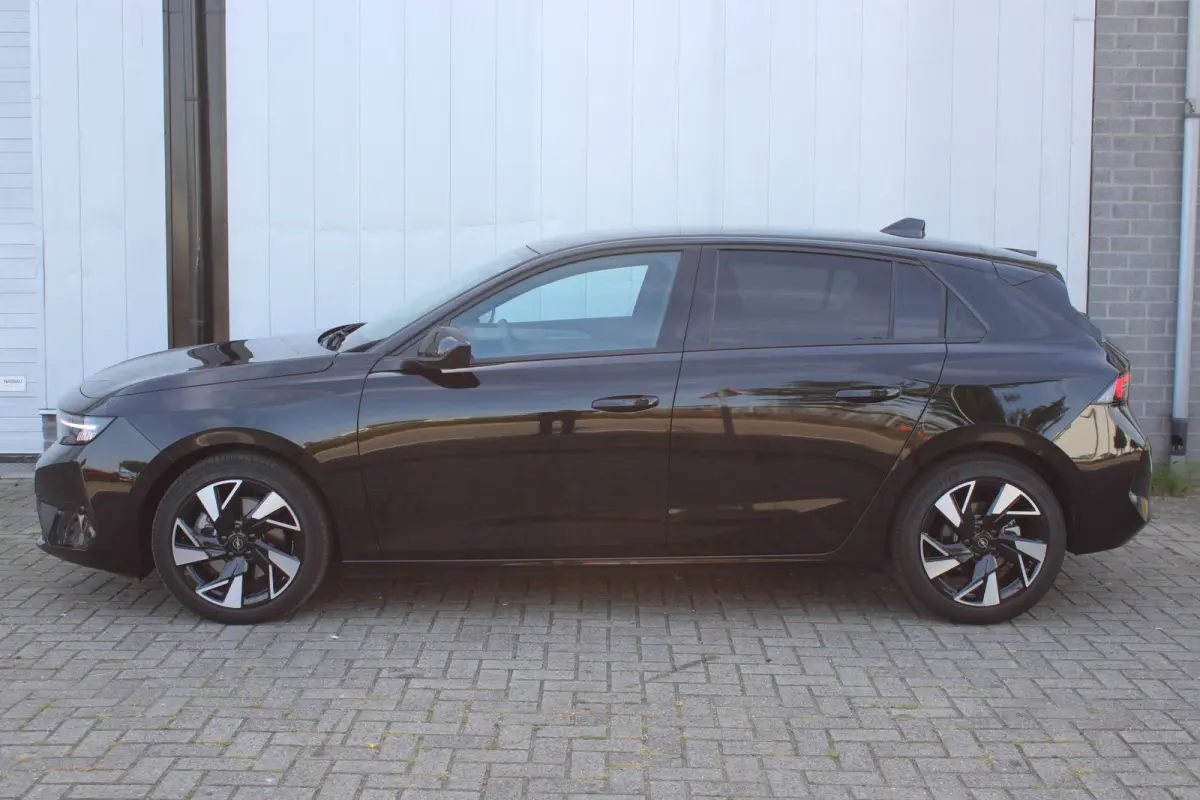 1.2 Turbo Hybrid GS / Navigatie / Camera / Parkeersensoren / Matrix LED / Stuur -en Stoelverwarmd / Dodehoek / Keyless /