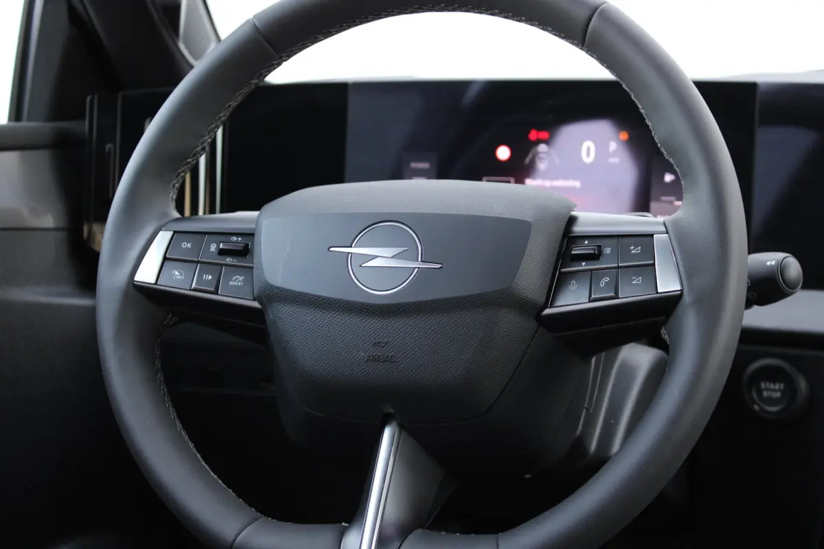 1.2 Turbo Hybrid GS / Navigatie / Camera / Parkeersensoren / Matrix LED / Stuur -en Stoelverwarmd / Dodehoek / Keyless /