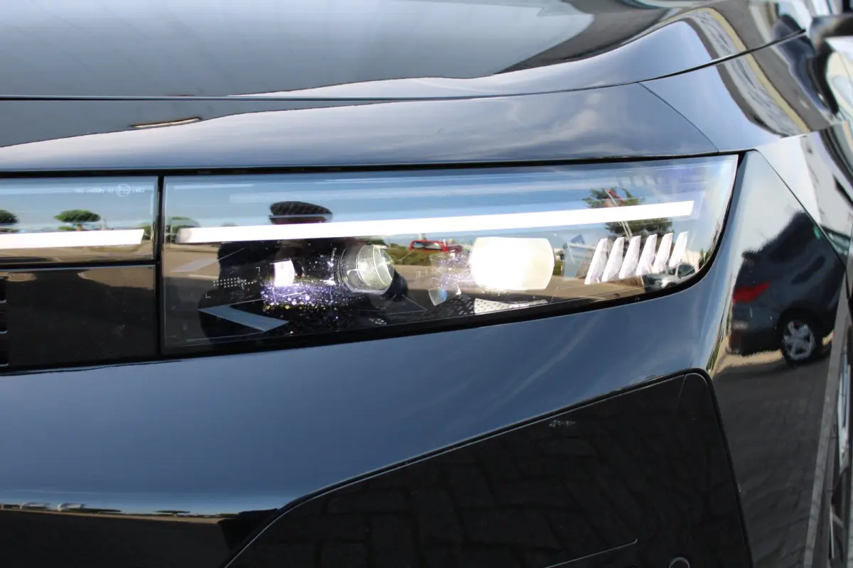 1.2 Turbo Hybrid GS / Navigatie / Camera / Parkeersensoren / Matrix LED / Stuur -en Stoelverwarmd / Dodehoek / Keyless /