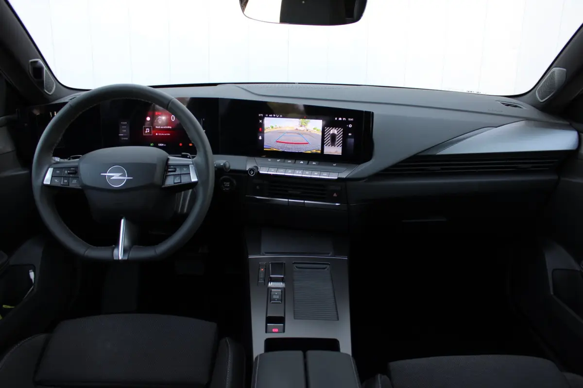 1.2 Turbo Hybrid GS / Navigatie / Camera / Parkeersensoren / Matrix LED / Stuur -en Stoelverwarmd / Dodehoek / Keyless /