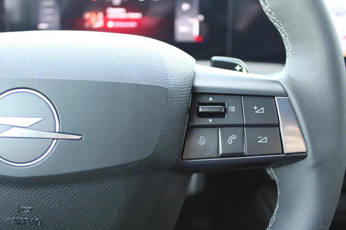 1.2 Turbo Hybrid GS / Navigatie / Camera / Parkeersensoren / Matrix LED / Stuur -en Stoelverwarmd / Dodehoek / Keyless /