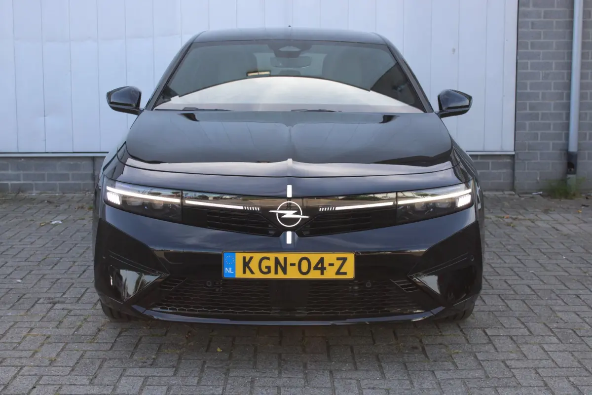 1.2 Turbo Hybrid GS / Navigatie / Camera / Parkeersensoren / Matrix LED / Stuur -en Stoelverwarmd / Dodehoek / Keyless /