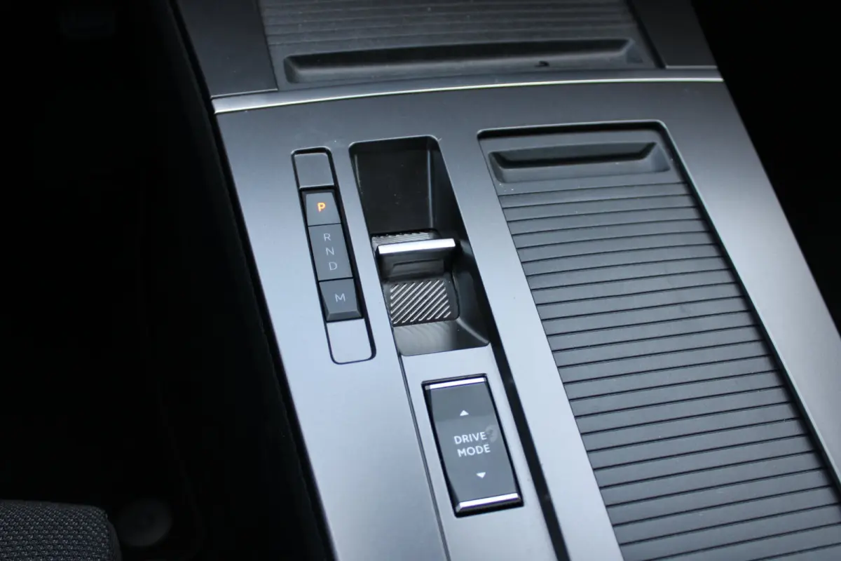 1.2 Turbo Hybrid GS / Navigatie / Camera / Parkeersensoren / Matrix LED / Stuur -en Stoelverwarmd / Dodehoek / Keyless /