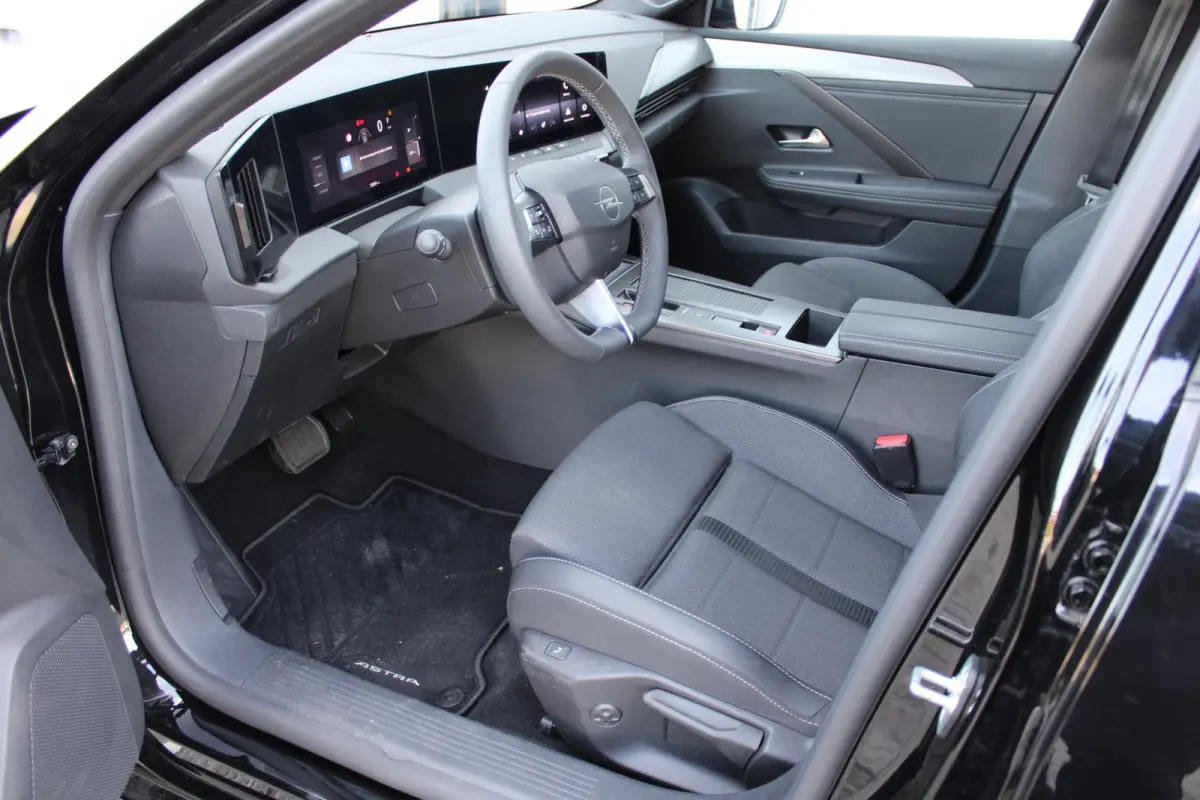 1.2 Turbo Hybrid GS / Navigatie / Camera / Parkeersensoren / Matrix LED / Stuur -en Stoelverwarmd / Dodehoek / Keyless /