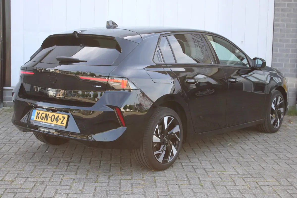 1.2 Turbo Hybrid GS / Navigatie / Camera / Parkeersensoren / Matrix LED / Stuur -en Stoelverwarmd / Dodehoek / Keyless /