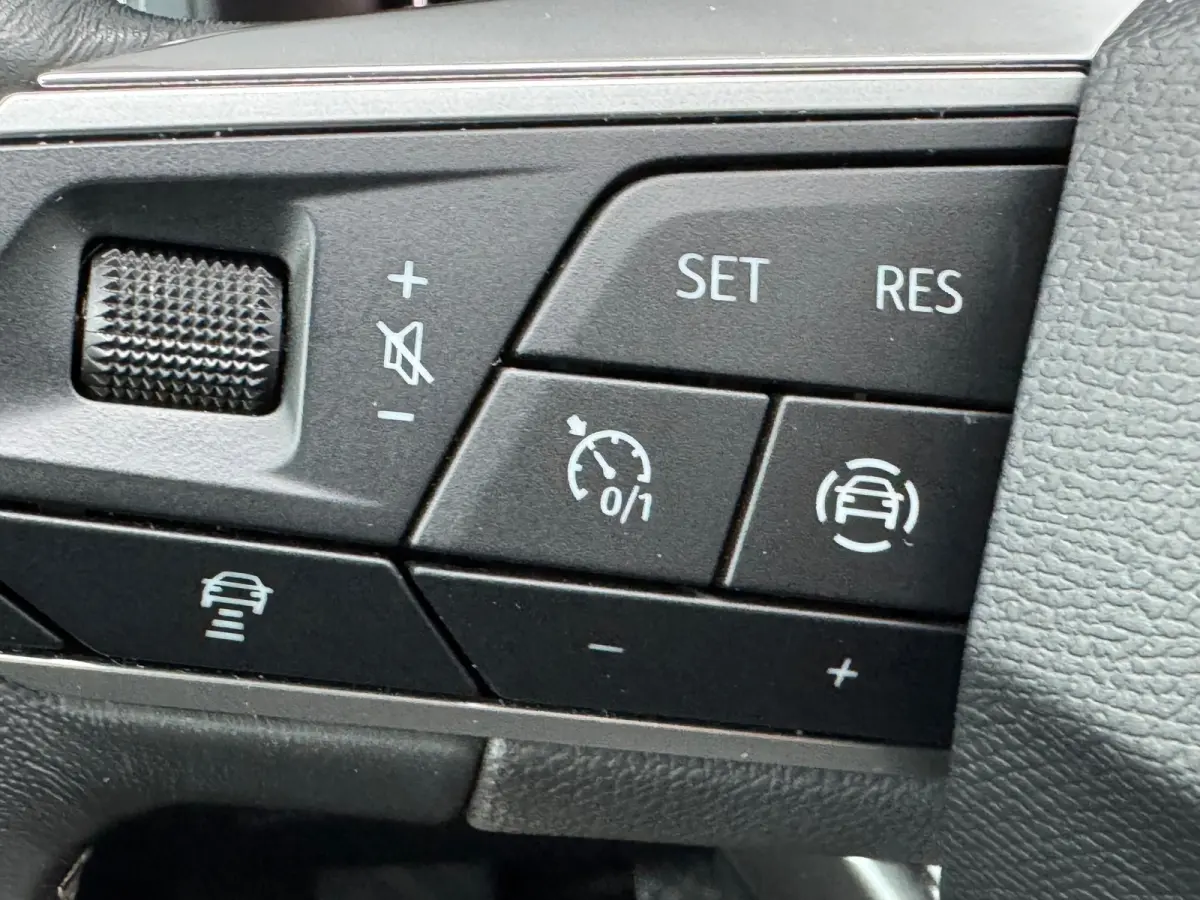 1.0 TSI Style * 27.000KM!!* Navigatie * Camera * Virtual Cockpit * Elek. Achterklep *