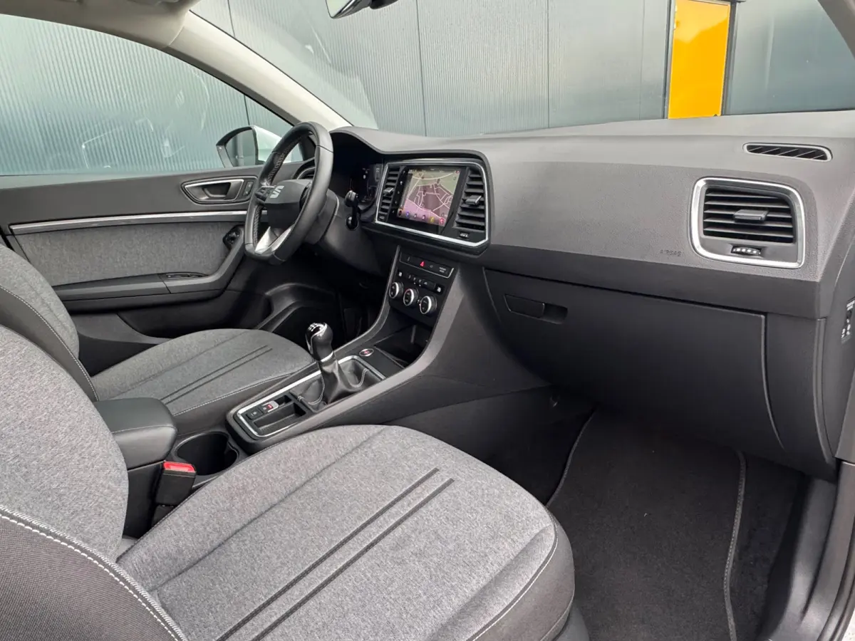 1.0 TSI Style * 27.000KM!!* Navigatie * Camera * Virtual Cockpit * Elek. Achterklep *
