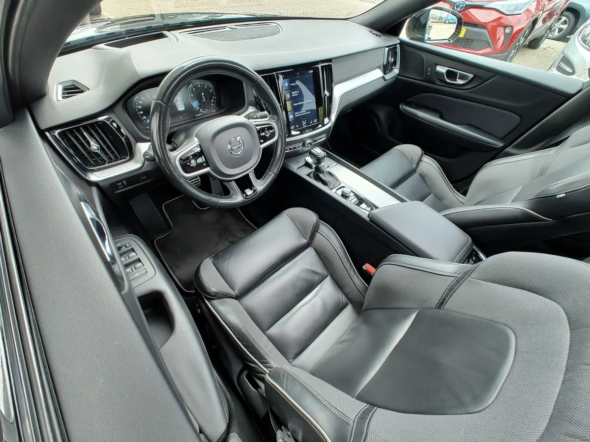 2.0 T4 R-DESIGN AUTOMAAT Lederen sportstoelen | Open dak | Harman Kardon | HUD