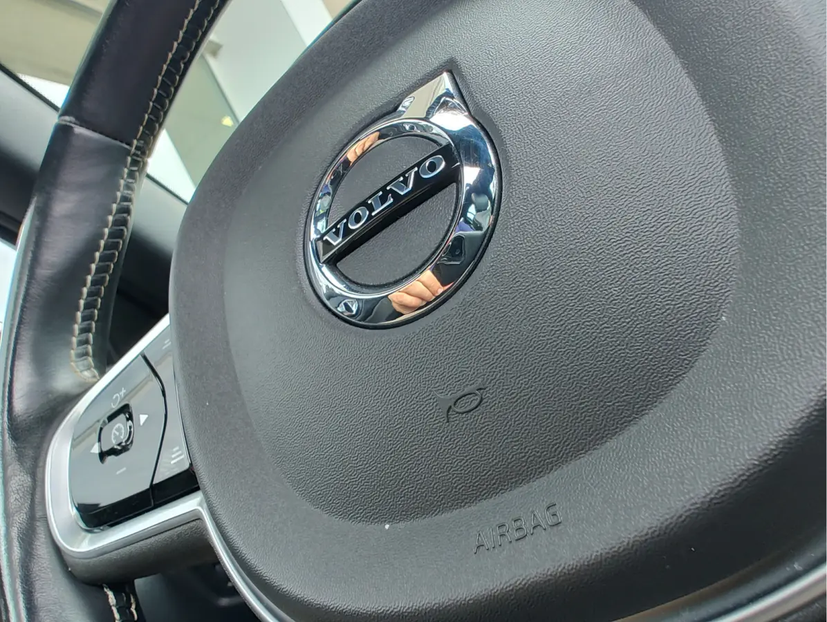 2.0 T4 R-DESIGN AUTOMAAT Lederen sportstoelen | Open dak | Harman Kardon | HUD