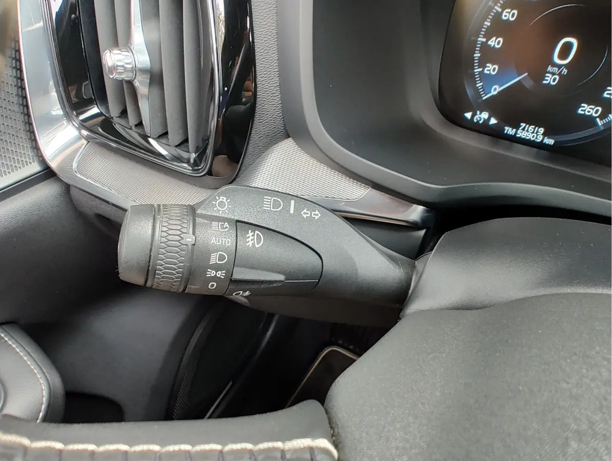 2.0 T4 R-DESIGN AUTOMAAT Lederen sportstoelen | Open dak | Harman Kardon | HUD