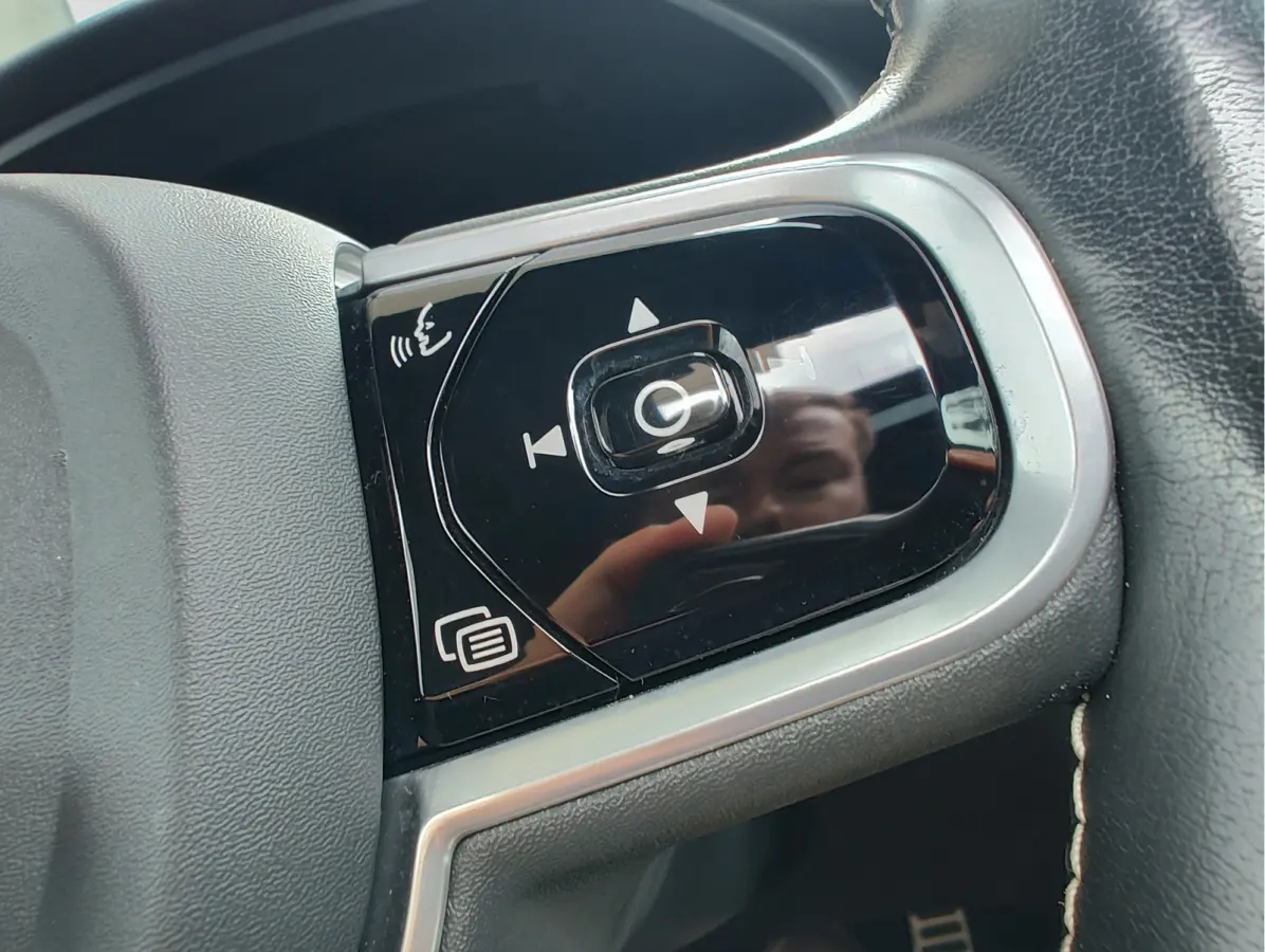 2.0 T4 R-DESIGN AUTOMAAT Lederen sportstoelen | Open dak | Harman Kardon | HUD