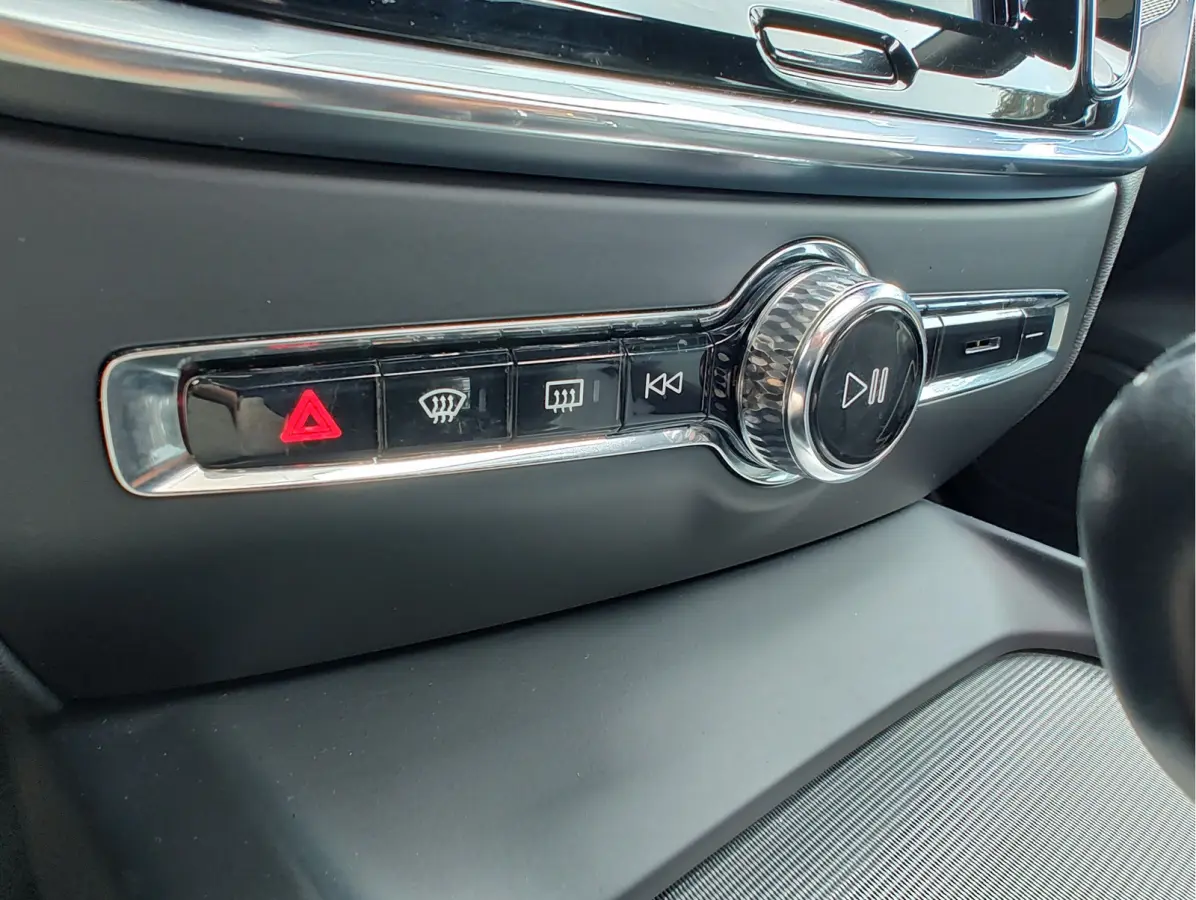2.0 T4 R-DESIGN AUTOMAAT Lederen sportstoelen | Open dak | Harman Kardon | HUD
