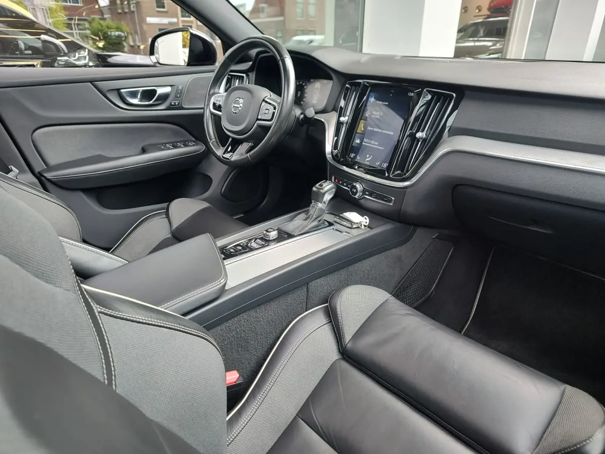 2.0 T4 R-DESIGN AUTOMAAT Lederen sportstoelen | Open dak | Harman Kardon | HUD