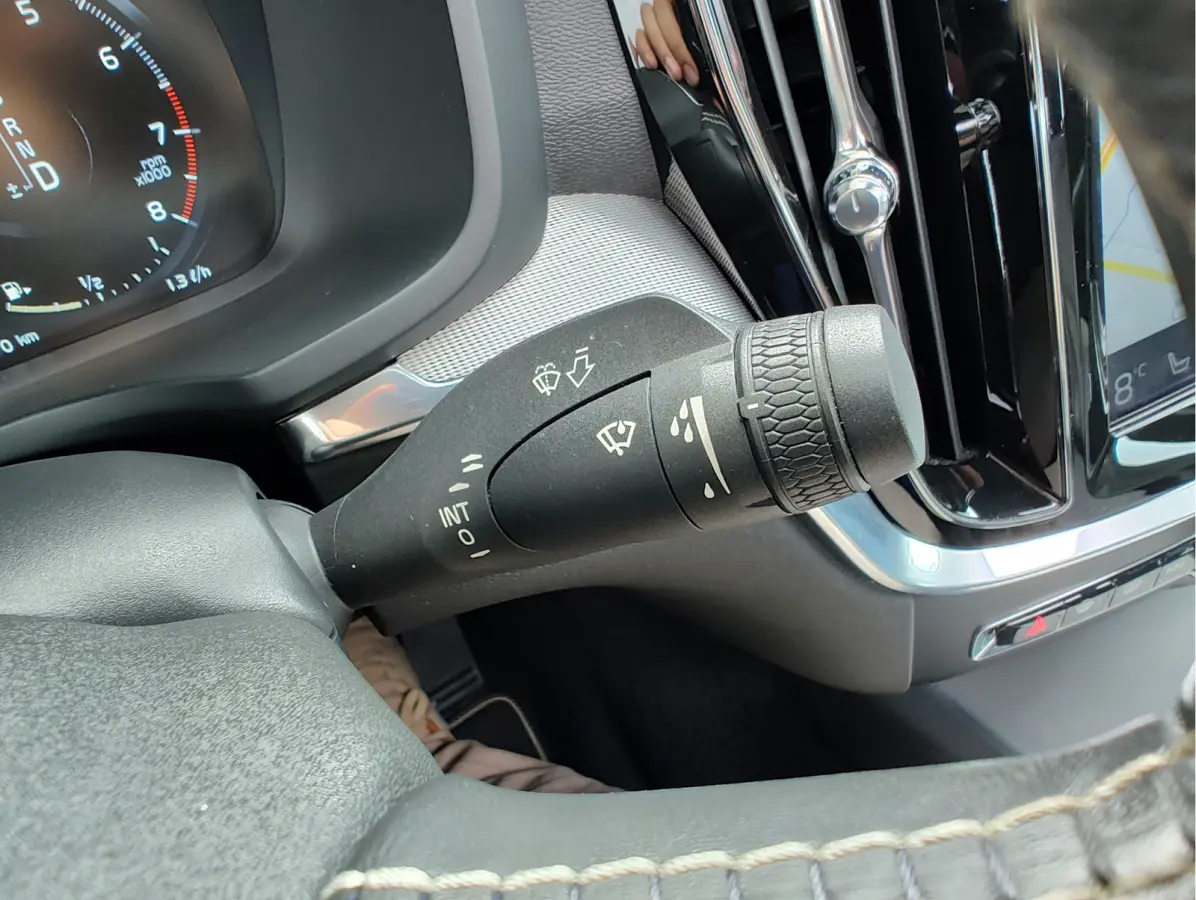 2.0 T4 R-DESIGN AUTOMAAT Lederen sportstoelen | Open dak | Harman Kardon | HUD