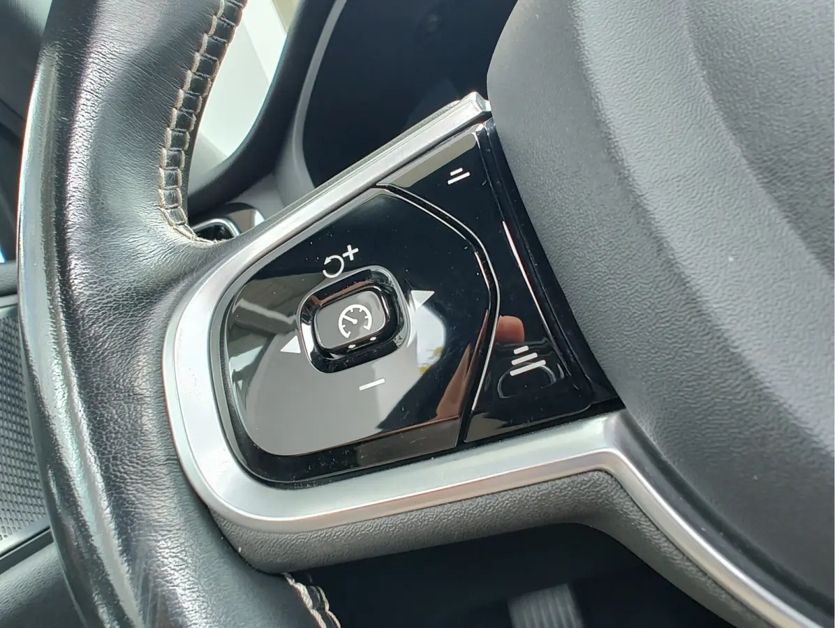 2.0 T4 R-DESIGN AUTOMAAT Lederen sportstoelen | Open dak | Harman Kardon | HUD