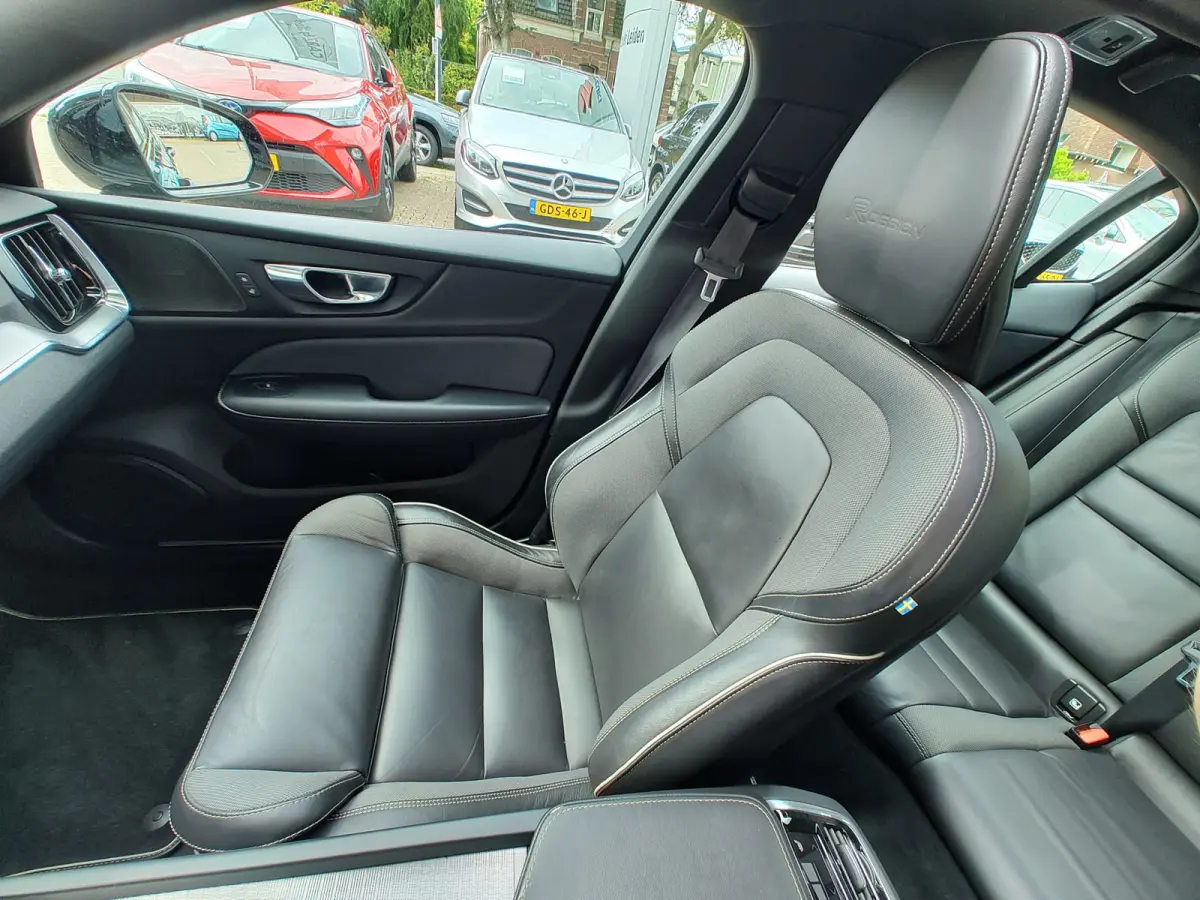2.0 T4 R-DESIGN AUTOMAAT Lederen sportstoelen | Open dak | Harman Kardon | HUD