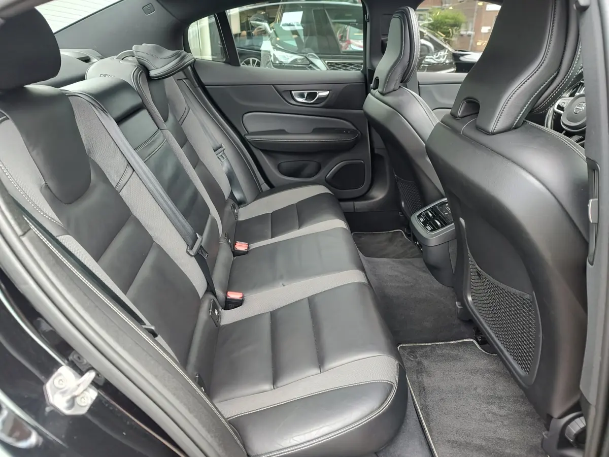 2.0 T4 R-DESIGN AUTOMAAT Lederen sportstoelen | Open dak | Harman Kardon | HUD
