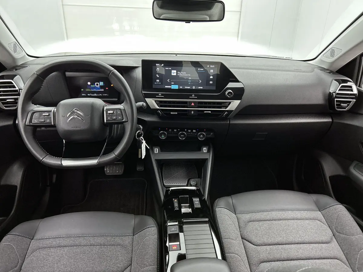 You 50 kWh 136pk | Accu 99% | Lage kilometerstand | Navigatie via Apple Carplay / Android Auto | Achteruitrijcamera | Climate Control | Cruise Control | Parkeersensoren | DAB+ radio | Armste