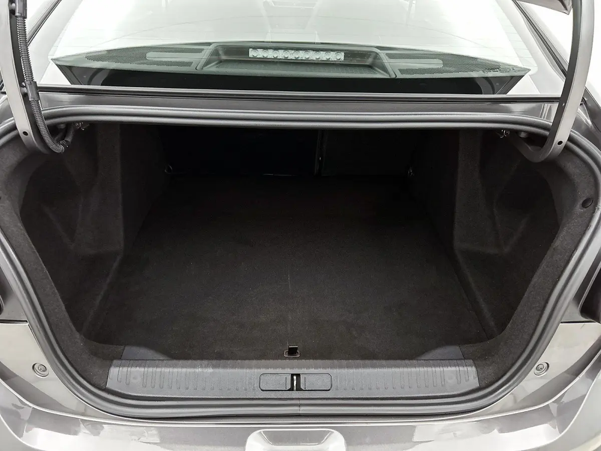 You 50 kWh 136pk | Accu 99% | Lage kilometerstand | Navigatie via Apple Carplay / Android Auto | Achteruitrijcamera | Climate Control | Cruise Control | Parkeersensoren | DAB+ radio | Armste