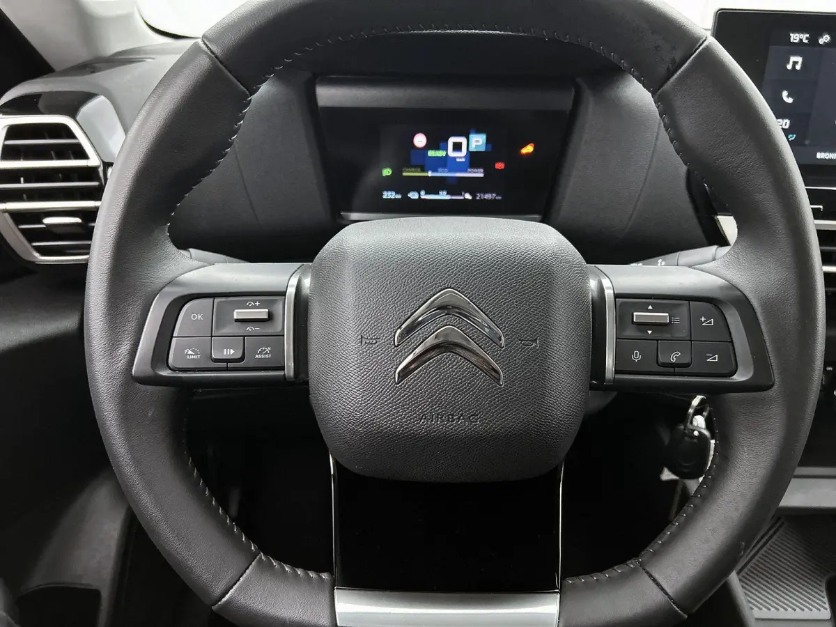 You 50 kWh 136pk | Accu 99% | Lage kilometerstand | Navigatie via Apple Carplay / Android Auto | Achteruitrijcamera | Climate Control | Cruise Control | Parkeersensoren | DAB+ radio | Armste