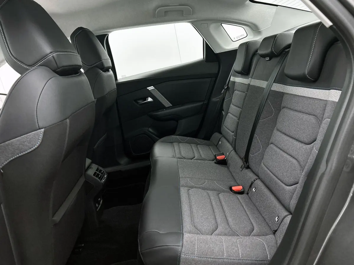 You 50 kWh 136pk | Accu 99% | Lage kilometerstand | Navigatie via Apple Carplay / Android Auto | Achteruitrijcamera | Climate Control | Cruise Control | Parkeersensoren | DAB+ radio | Armste