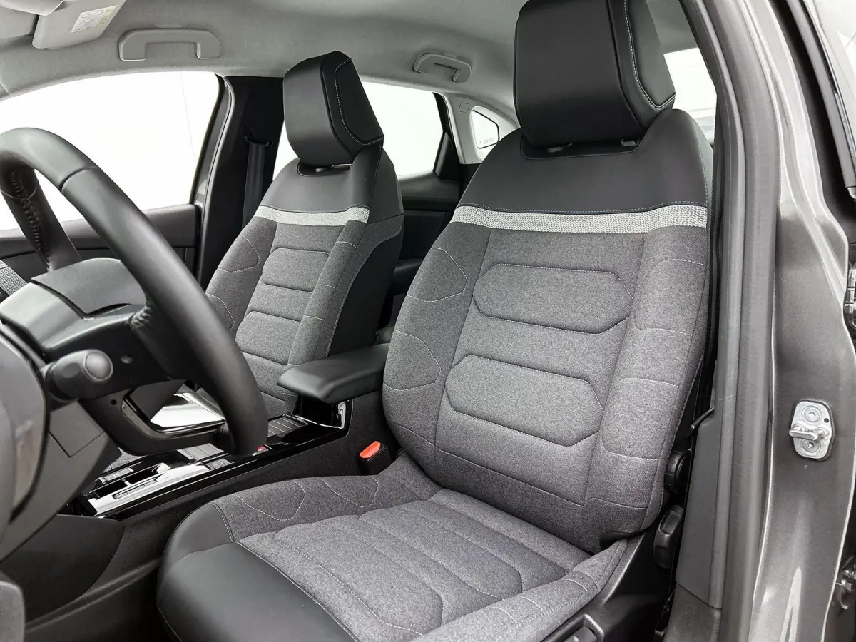 You 50 kWh 136pk | Accu 99% | Lage kilometerstand | Navigatie via Apple Carplay / Android Auto | Achteruitrijcamera | Climate Control | Cruise Control | Parkeersensoren | DAB+ radio | Armste