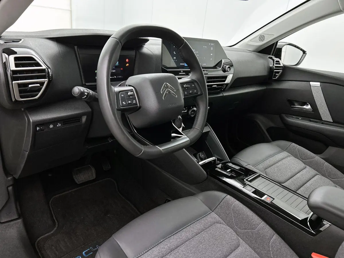 You 50 kWh 136pk | Accu 99% | Lage kilometerstand | Navigatie via Apple Carplay / Android Auto | Achteruitrijcamera | Climate Control | Cruise Control | Parkeersensoren | DAB+ radio | Armste