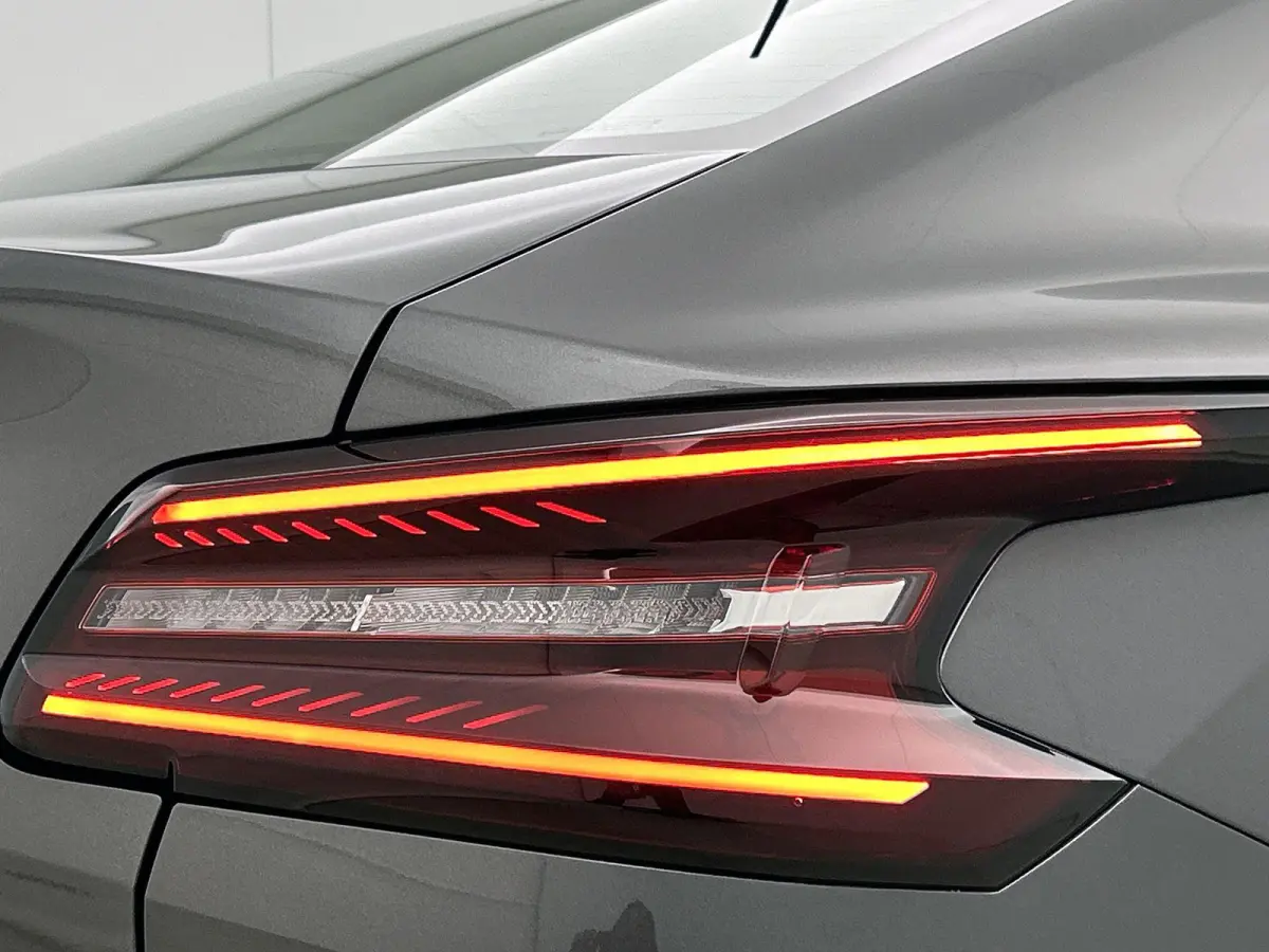 You 50 kWh 136pk | Accu 99% | Lage kilometerstand | Navigatie via Apple Carplay / Android Auto | Achteruitrijcamera | Climate Control | Cruise Control | Parkeersensoren | DAB+ radio | Armste