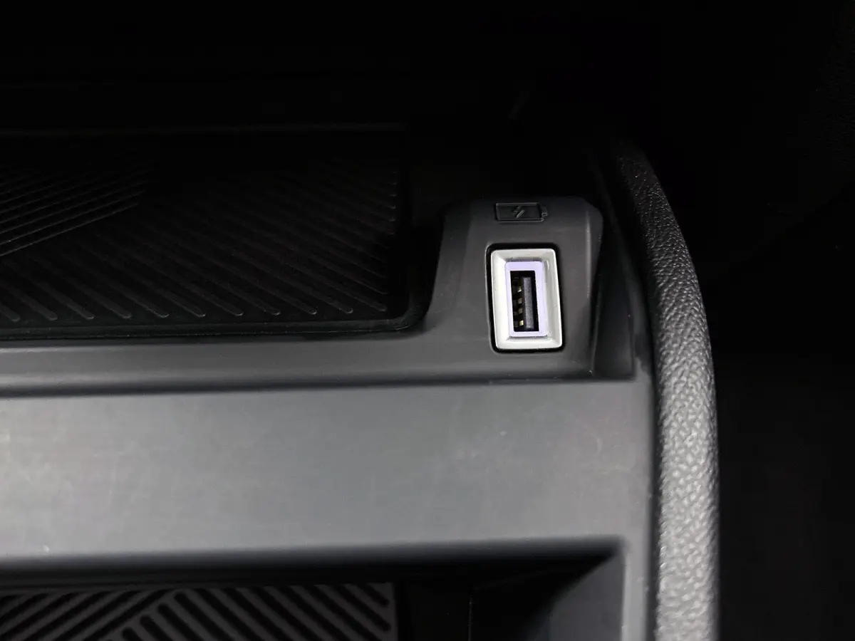 You 50 kWh 136pk | Accu 99% | Lage kilometerstand | Navigatie via Apple Carplay / Android Auto | Achteruitrijcamera | Climate Control | Cruise Control | Parkeersensoren | DAB+ radio | Armste