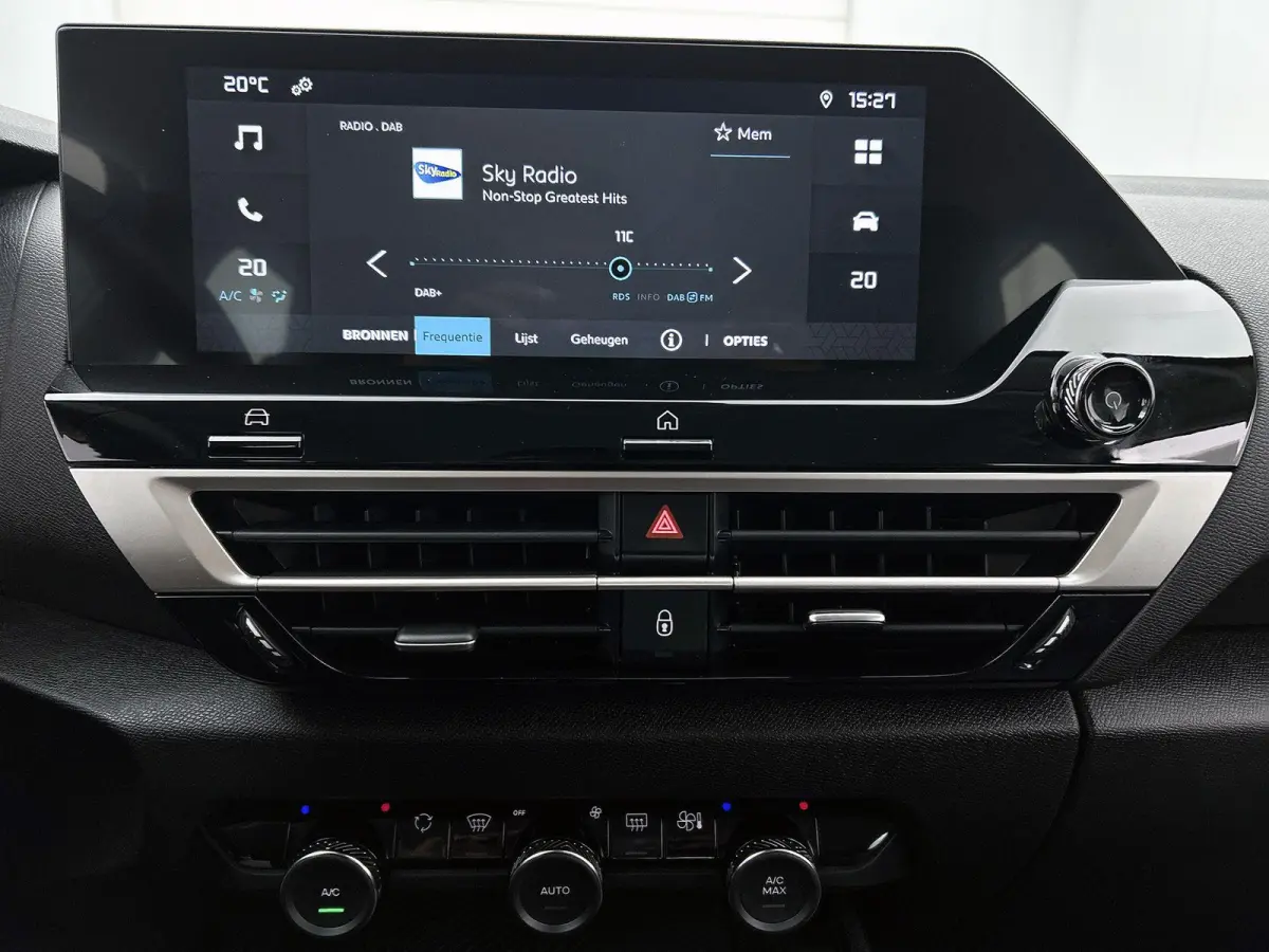 You 50 kWh 136pk | Accu 99% | Lage kilometerstand | Navigatie via Apple Carplay / Android Auto | Achteruitrijcamera | Climate Control | Cruise Control | Parkeersensoren | DAB+ radio | Armste