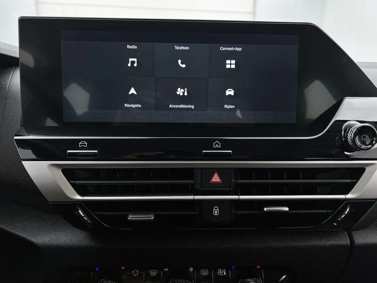 You 50 kWh 136pk | Accu 99% | Lage kilometerstand | Navigatie via Apple Carplay / Android Auto | Achteruitrijcamera | Climate Control | Cruise Control | Parkeersensoren | DAB+ radio | Armste