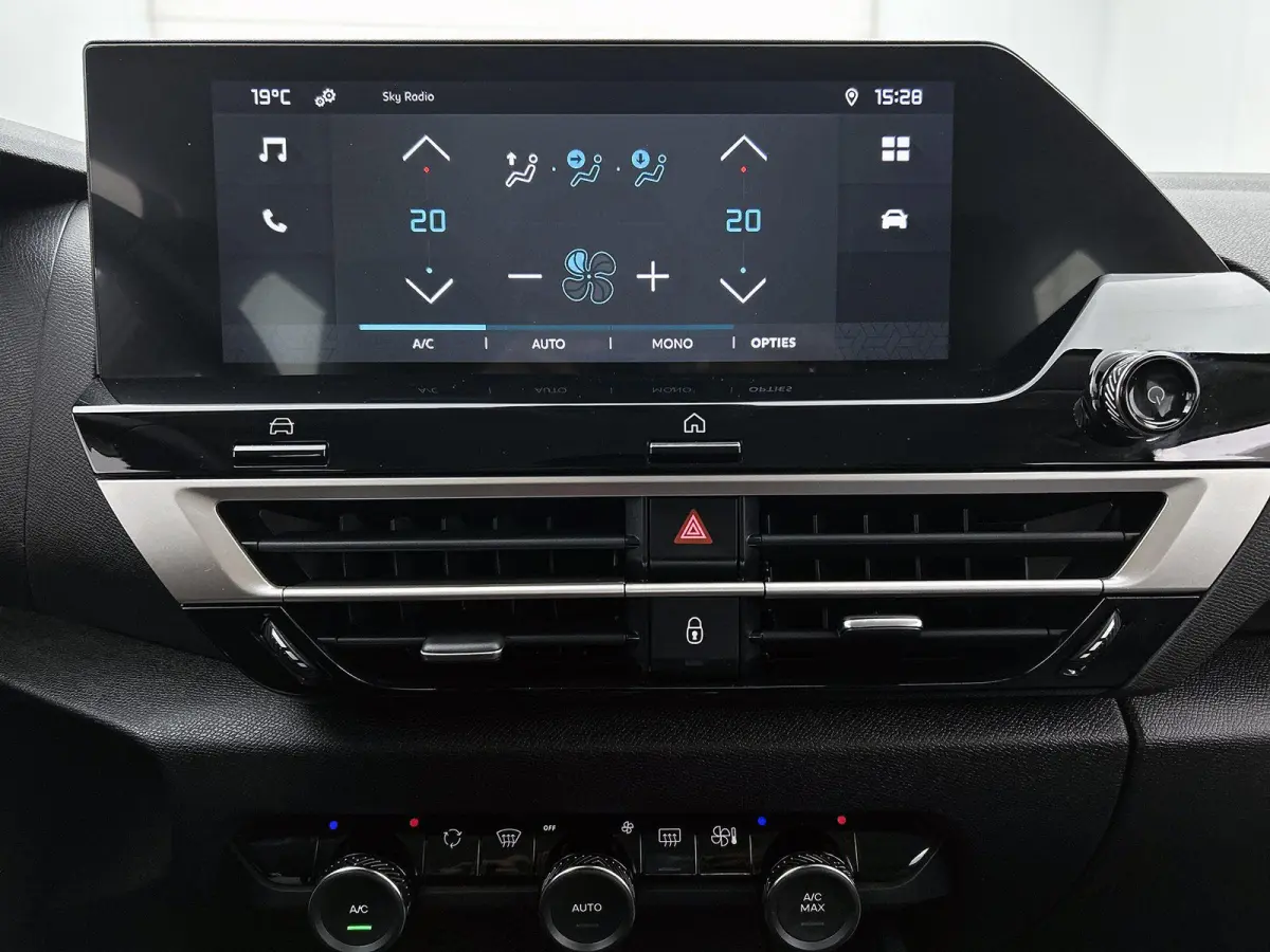 You 50 kWh 136pk | Accu 99% | Lage kilometerstand | Navigatie via Apple Carplay / Android Auto | Achteruitrijcamera | Climate Control | Cruise Control | Parkeersensoren | DAB+ radio | Armste