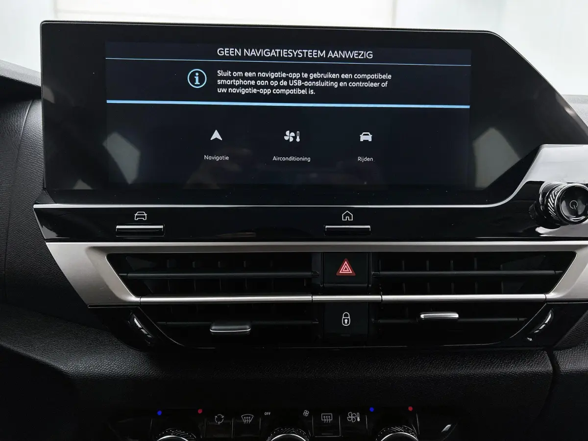 You 50 kWh 136pk | Accu 99% | Lage kilometerstand | Navigatie via Apple Carplay / Android Auto | Achteruitrijcamera | Climate Control | Cruise Control | Parkeersensoren | DAB+ radio | Armste