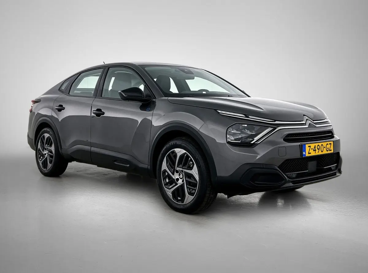 You 50 kWh 136pk | Accu 99% | Lage kilometerstand | Navigatie via Apple Carplay / Android Auto | Achteruitrijcamera | Climate Control | Cruise Control | Parkeersensoren | DAB+ radio | Armste