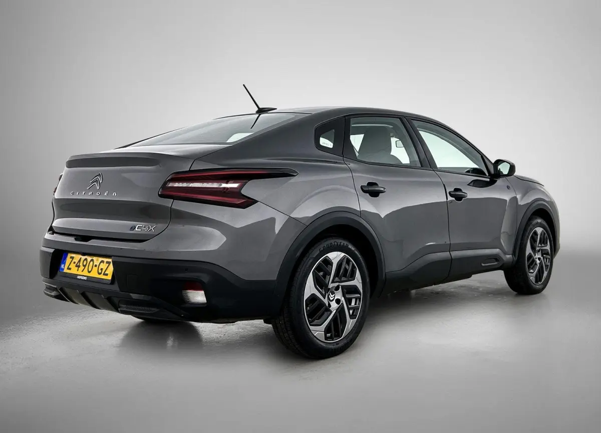 You 50 kWh 136pk | Accu 99% | Lage kilometerstand | Navigatie via Apple Carplay / Android Auto | Achteruitrijcamera | Climate Control | Cruise Control | Parkeersensoren | DAB+ radio | Armste