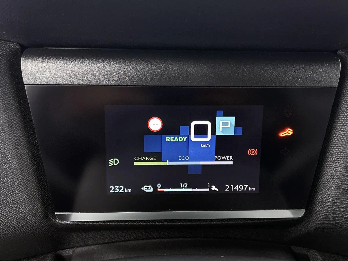 You 50 kWh 136pk | Accu 99% | Lage kilometerstand | Navigatie via Apple Carplay / Android Auto | Achteruitrijcamera | Climate Control | Cruise Control | Parkeersensoren | DAB+ radio | Armste