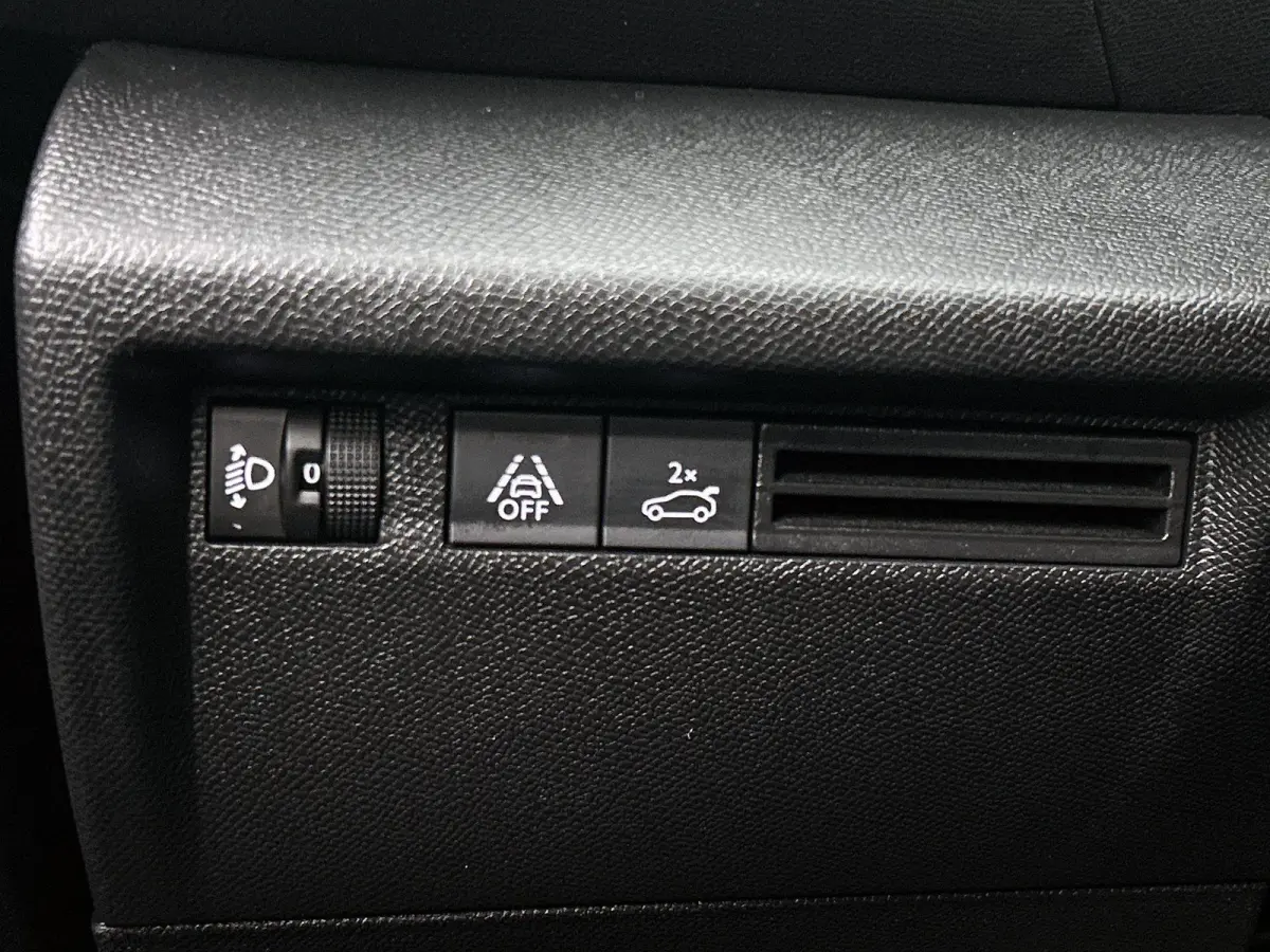 You 50 kWh 136pk | Accu 99% | Lage kilometerstand | Navigatie via Apple Carplay / Android Auto | Achteruitrijcamera | Climate Control | Cruise Control | Parkeersensoren | DAB+ radio | Armste