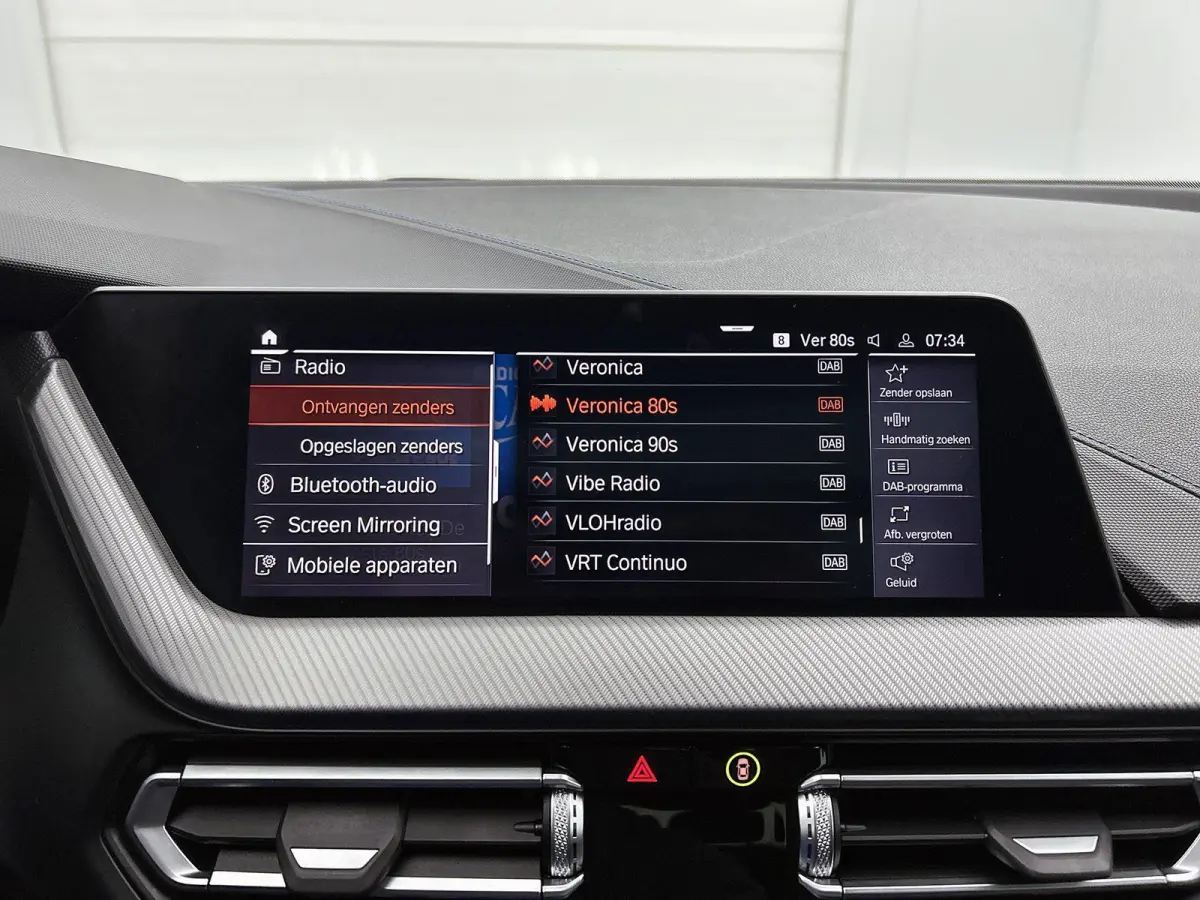 218i High Executive | Automaat | Panorama dak | Cruise control | Stoel verwarming | Leder | Climate control | Parkeer sensoren | Virtual cockpit | Navigatie